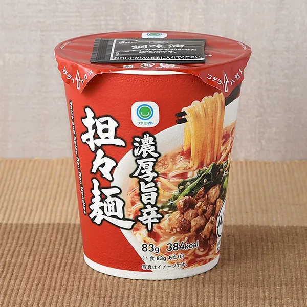 패밀리마트 짙은 맛 매운 탄탄면 편의점 컵라면
