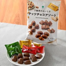 패밀리마트 3종류의 맛 너트 초코아 소트 일본편의점 간식