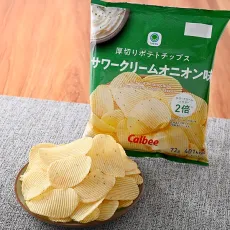 패밀리마트 두꺼운 감자 칩 사워 크림 양파 맛 일본편의점 간식